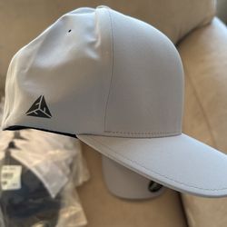 Small/medium flex fit Delta, gray hat brand new