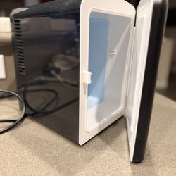 Mini Fridge – Cool & Warm