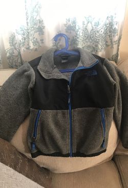 Boys North face jacket/Sweater
