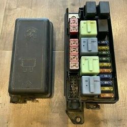 2002-2006 Mini Cooper Engine Bay Fuse Relay Junction Box 