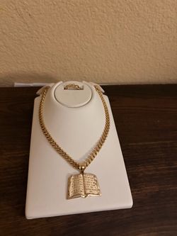 Gold chain With Pendent