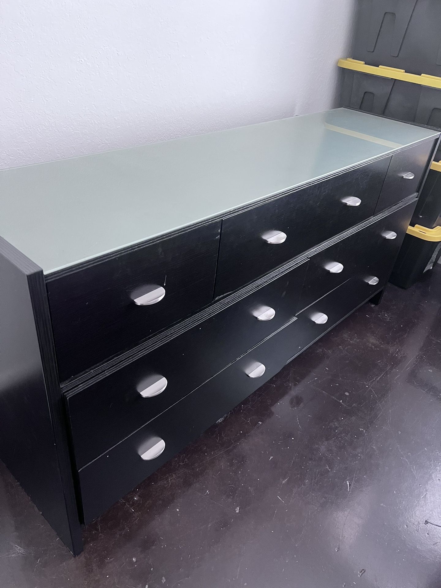 Black Dresser w 2 Nightstands