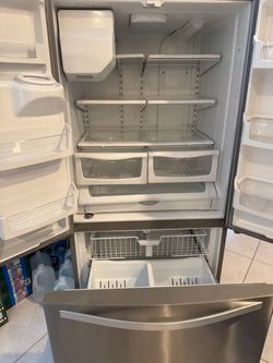 Used refrigerator 3 door / ice maker does not work