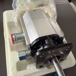 HYDRAULIC LOG SPLITTER GEAR PUMP: 2-STAGE, 16 GPM 