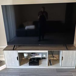 Modern TV Stand – Excellent Condition