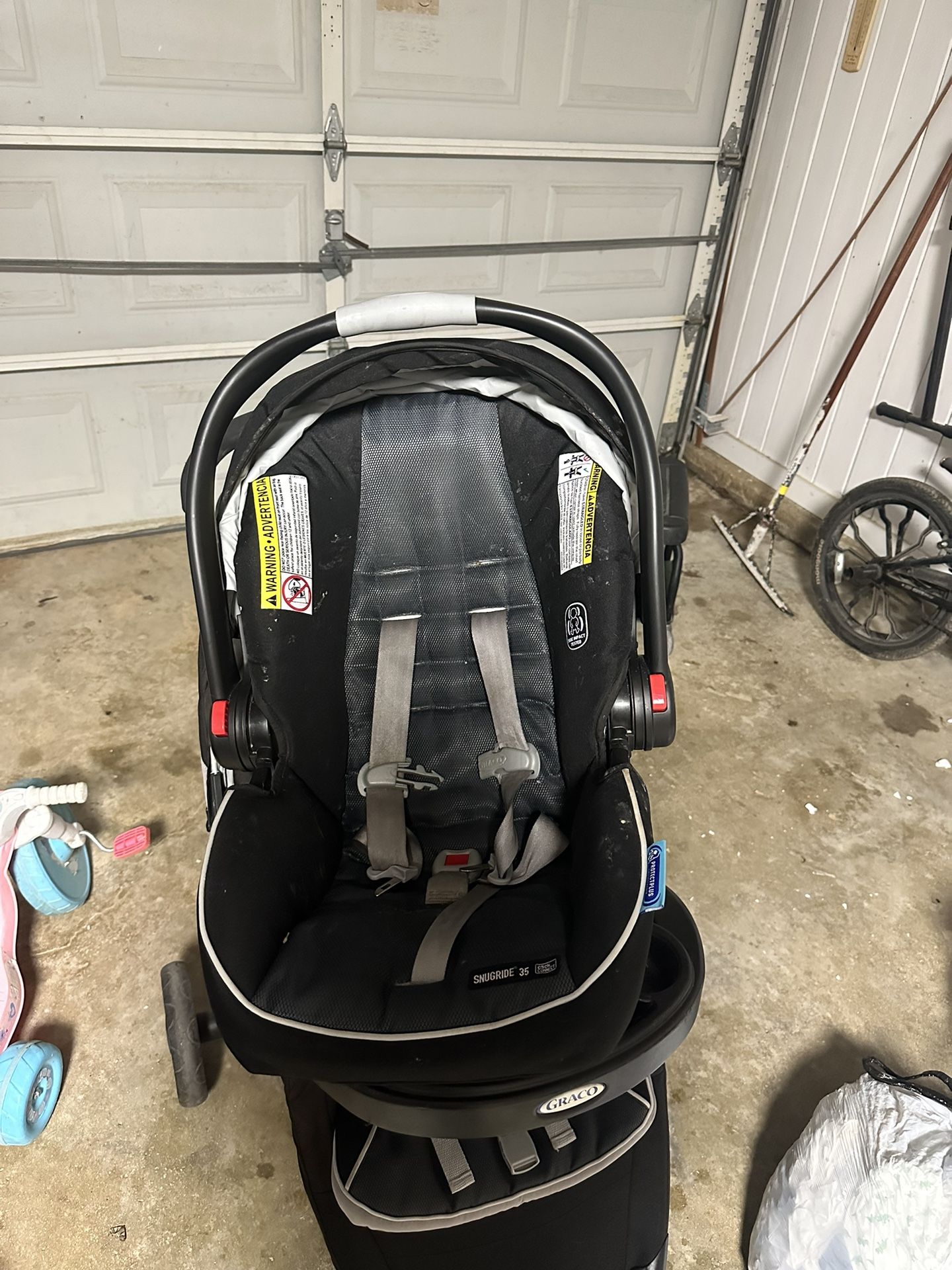 Graco Infant car Seat And Base