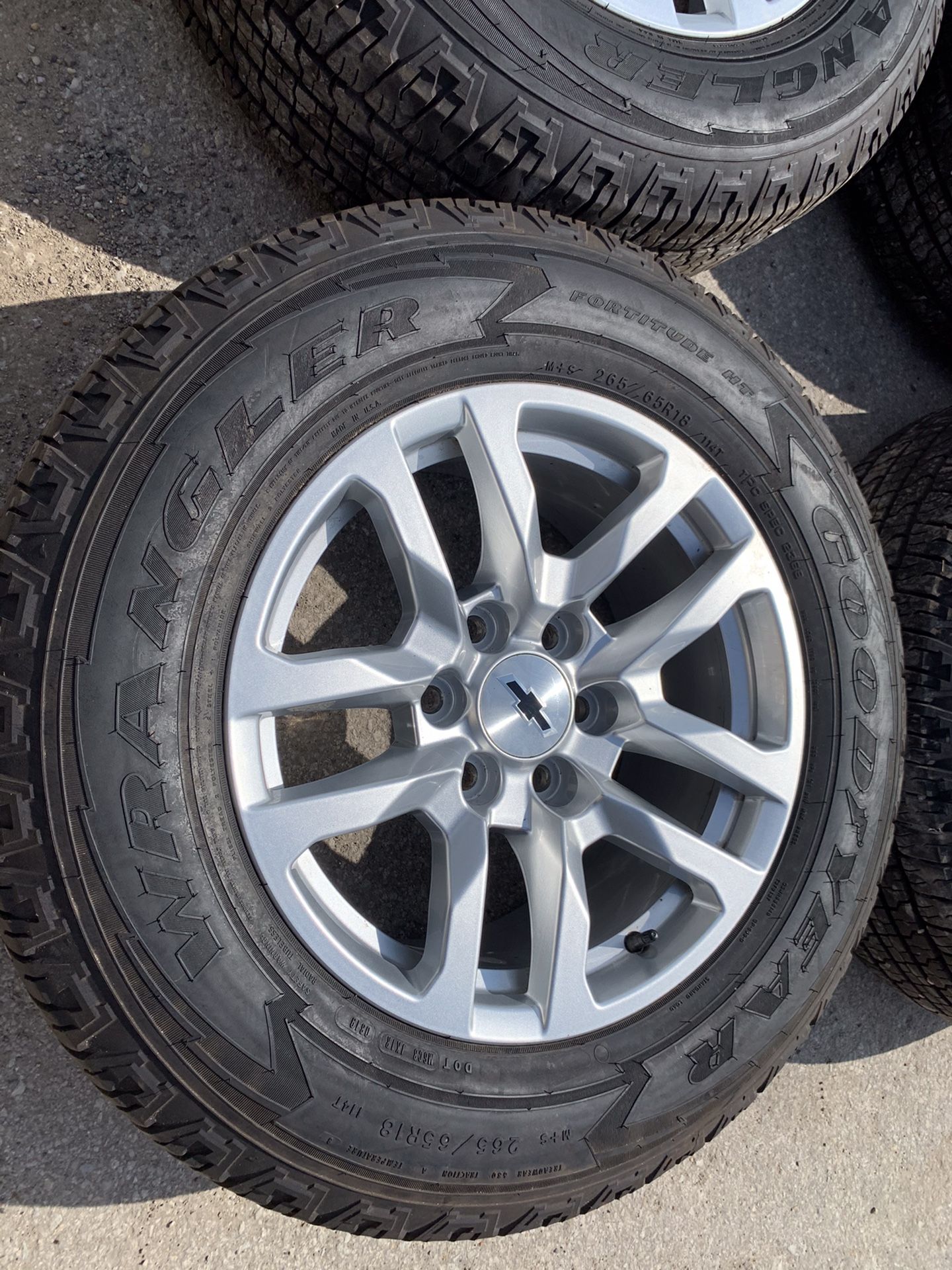 Like new 18” Chevy z71 Rim 18 Chevrolet Wheel 4x4 18s Rin 2020 / 2021 ...