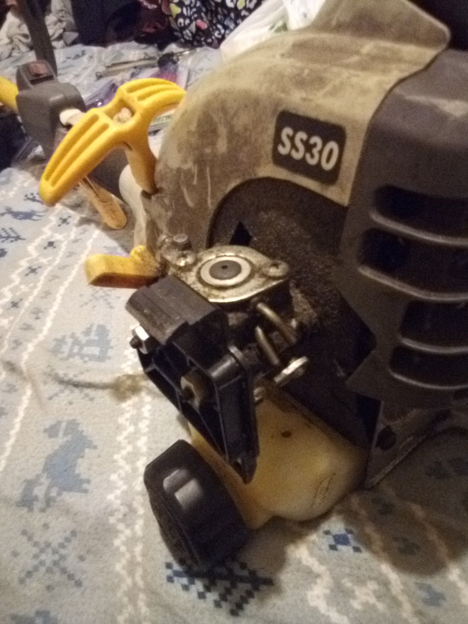 Ryobi ss30 straight shaft expandit weed eater. NEEDS MINOR REPAIRS