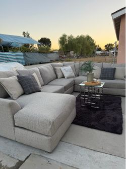 Sectional couch 🛋️