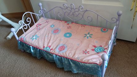 Battat American girl size 18"doll bed