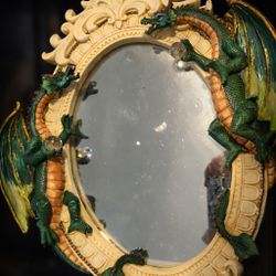 Mirrow Hand Painting   