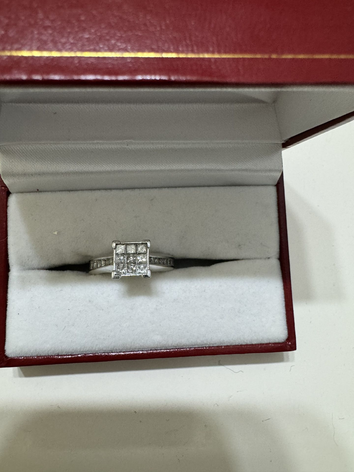10K White gold diamonds Engagement Ring Size 7 