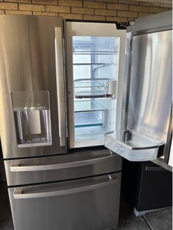 Fridges For sale are Plugged in free Deliver