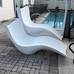 3 Pool Deluxe Seats 