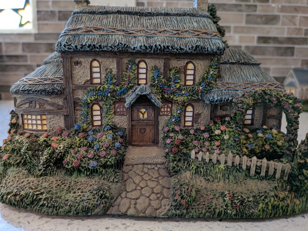 Thomas Kinkade Hawthorne Village Julianne's Cottage.