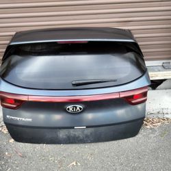 2017-2022 Kia Sportage Complete Tailgate With All The Accessories OEM.