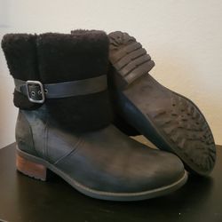 Women's UGG Australia
"Bayreuth ll" Cuffed Buckle Boots *  Women's 8.5 * BLACK *  Leather/Shearling