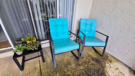 Patio set 2 rocking chairs and side table