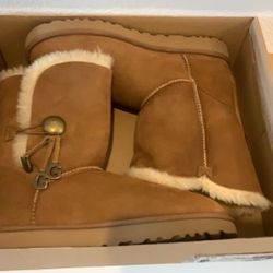 New UGG W BAILEY BUTTON CHARM 1096969  chestnut suede/ Sheepskin lining  size 11 Ladies Boots 