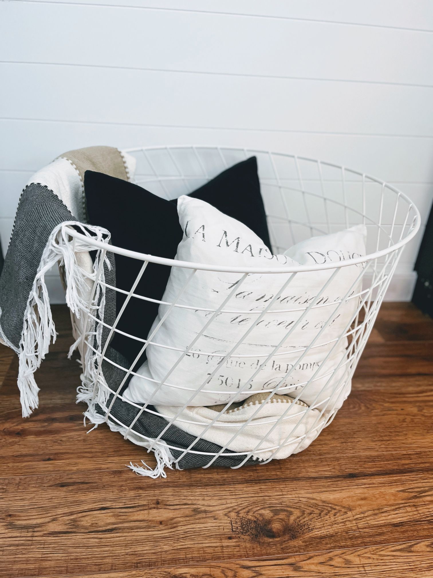 New condition Extra large white Basket🧺