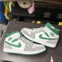 Air Jordan 1 Mid SE Grey Green 