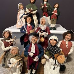 Eleven Byers choice Carolers