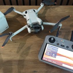 Dji mini 4 pro 2 batteries and controller  No issues 