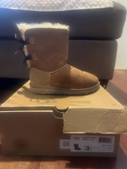 UGGS SIZE 3 ALMOST NEW TWO TIMES USED 110