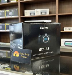 Canon EOS R8 Mirrorless Camera with 24-50mm Lens (NEW, 1 year warranty)