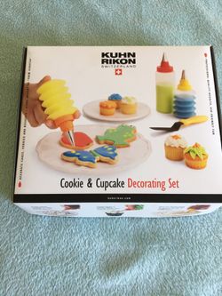Cake and cupcake decorating kit. Never used