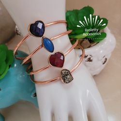 Brasalete de Cobre con hermosas piedras naturales.