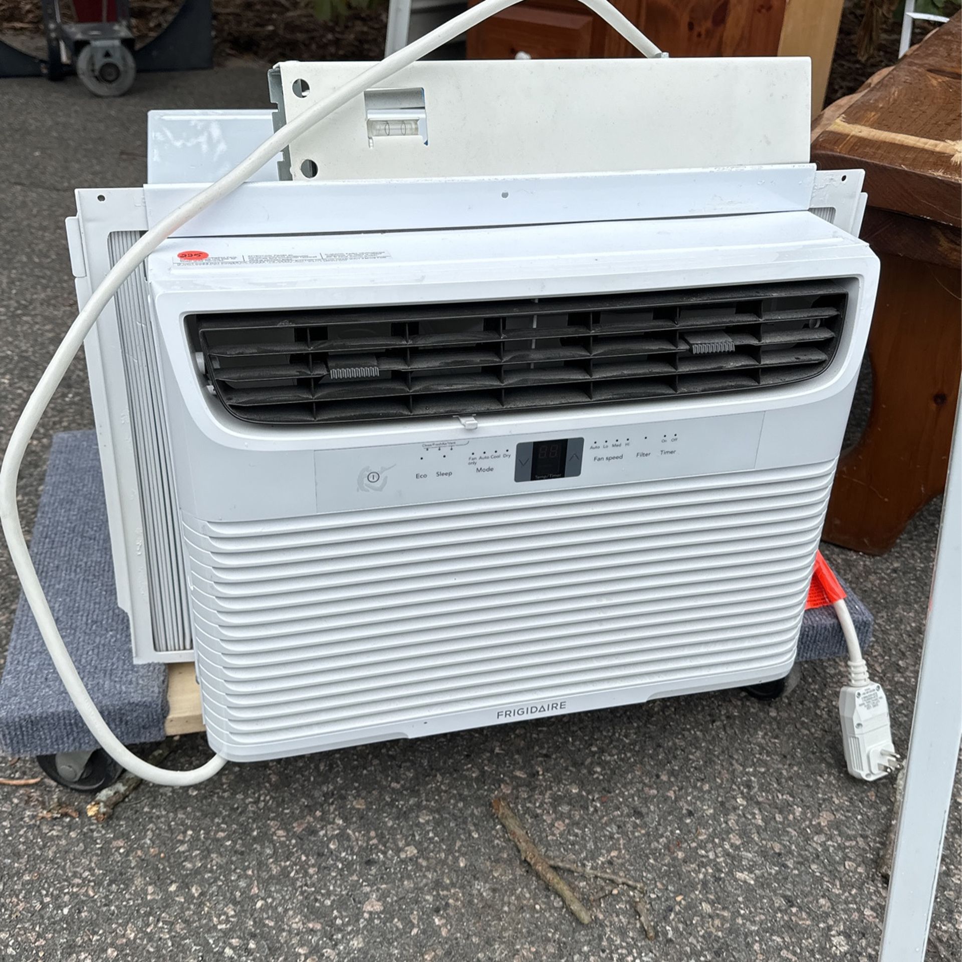 Frigidaire Window AC Unit With Support