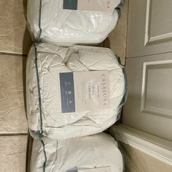 Ultra Weight 600 Fill Power Premium Duck Down Hypoallergenic RDS Certified Machine Washable Comforter - Casaluna™