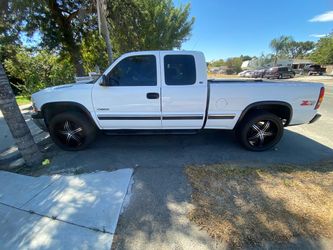 Chevrolet Silverado Z71 Extended Cab Pickup Truck