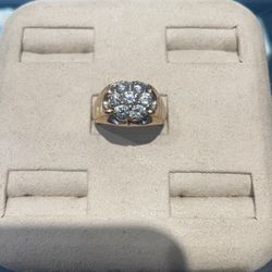 10k Yellow Gold Ring With Diamonds 7.3gr