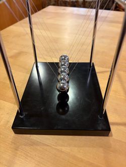 Newtons Cradle Physics Toy