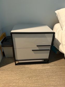 Nightstand (pair)
