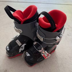 Nordic kids ski boots size 16-16.5