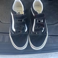 Vans Old Skool V Hook & Loop Kids Black White Suede Canvas Low-Top Sneakers with Triple Velcro Straps