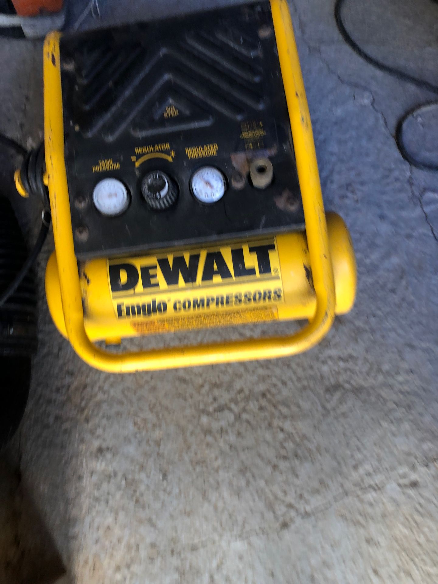 DeWALT D55140 HEAVY DUTY 1 GALLON TRIM COMPRESSOR for Sale in Portland, OR OfferUp