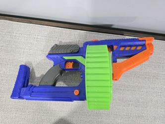 DART ZONE GUN/NERF