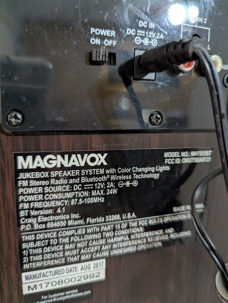 Magnavox Jukebox Speaker System FM Stereo Radio and Bluetooth Wireless