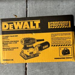 DeWalt Corded 2.3 amps 1/4 Sheet Sander