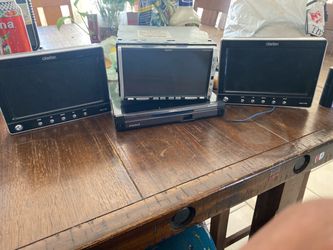 In great condition car stereo everything works