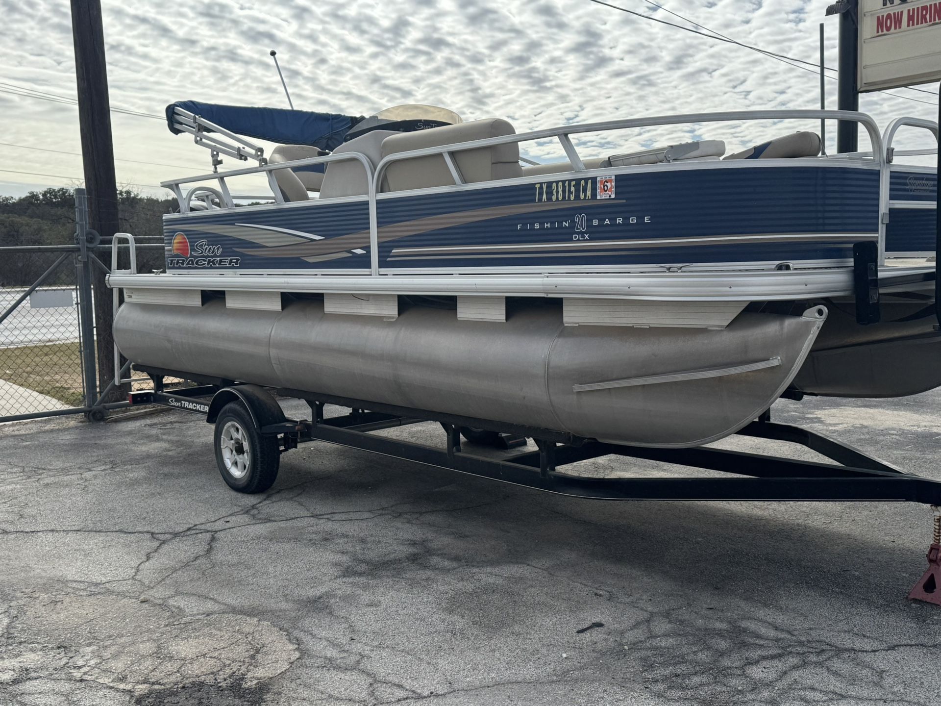 SunTracker Pontoon Boat 2013