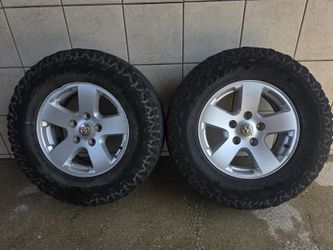 2 RIMS plus spare RIM 200$