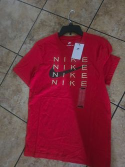 Nike mens shirt size small runs like.size medium