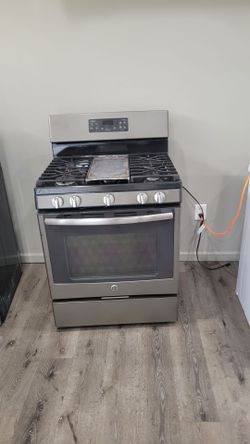 GE Gas Stove (Delivery Available)