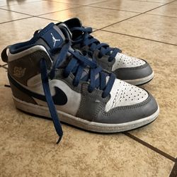 Kids Air Jordan 1. Size 2.5y