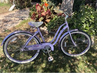 24” Schwinn beach cruiser bike In good shape